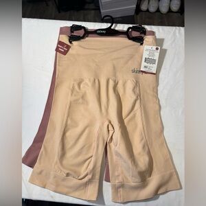 Skinny Latina Women's 2 Shaping Seamless Hi Waist Thigh slimmers.